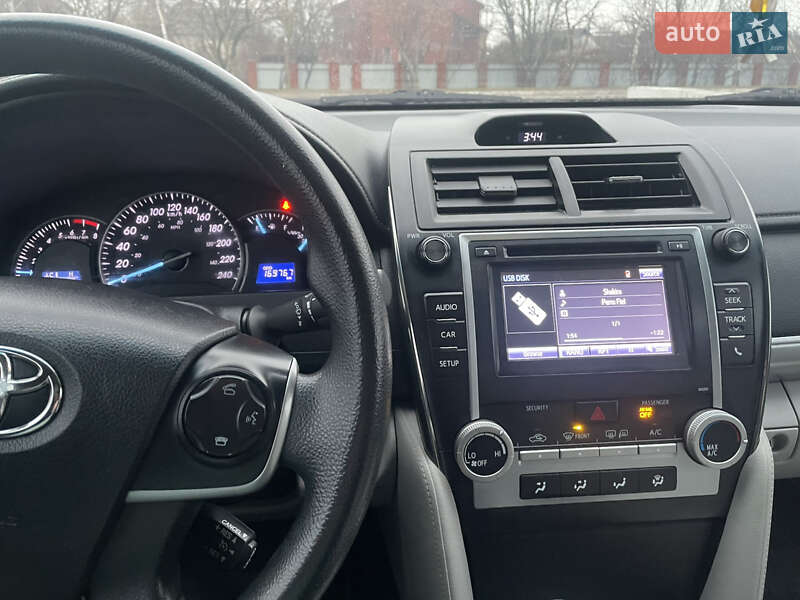 Седан Toyota Camry 2013 в Староконстантинове