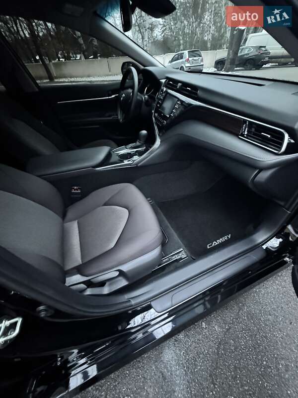 Седан Toyota Camry 2019 в Дніпрі