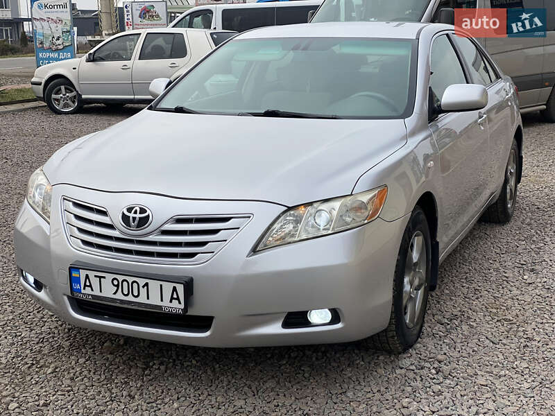 Седан Toyota Camry 2006 в Снятине