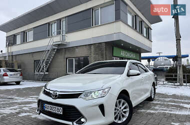 Седан Toyota Camry 2016 в Харкові