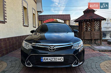 Седан Toyota Camry 2015 в Миколаєві