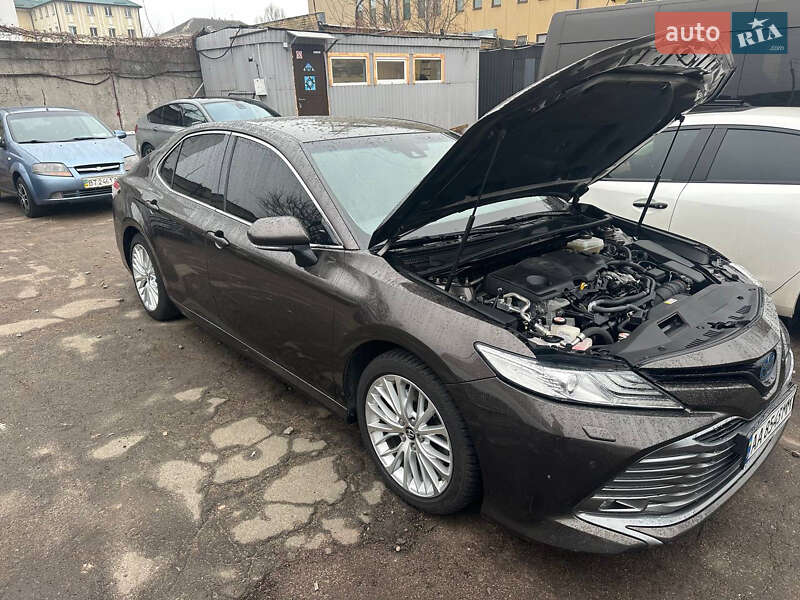 Седан Toyota Camry 2019 в Киеве