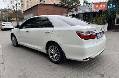 Седан Toyota Camry 2016 в Киеве