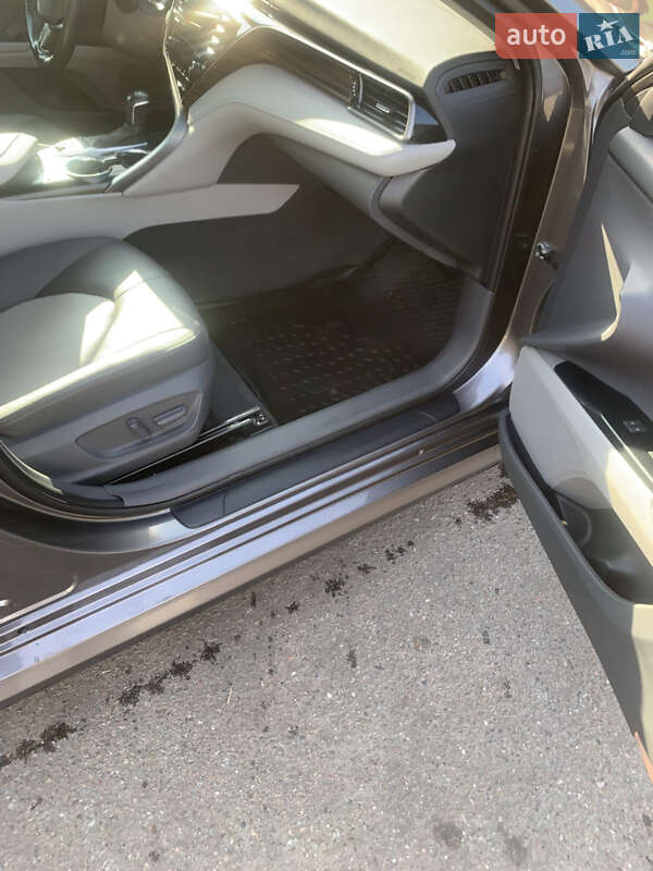 Седан Toyota Camry 2020 в Киеве