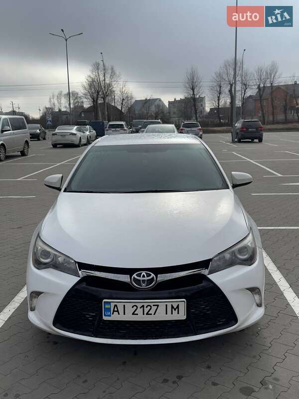 Седан Toyota Camry 2016 в Новых Петровцах