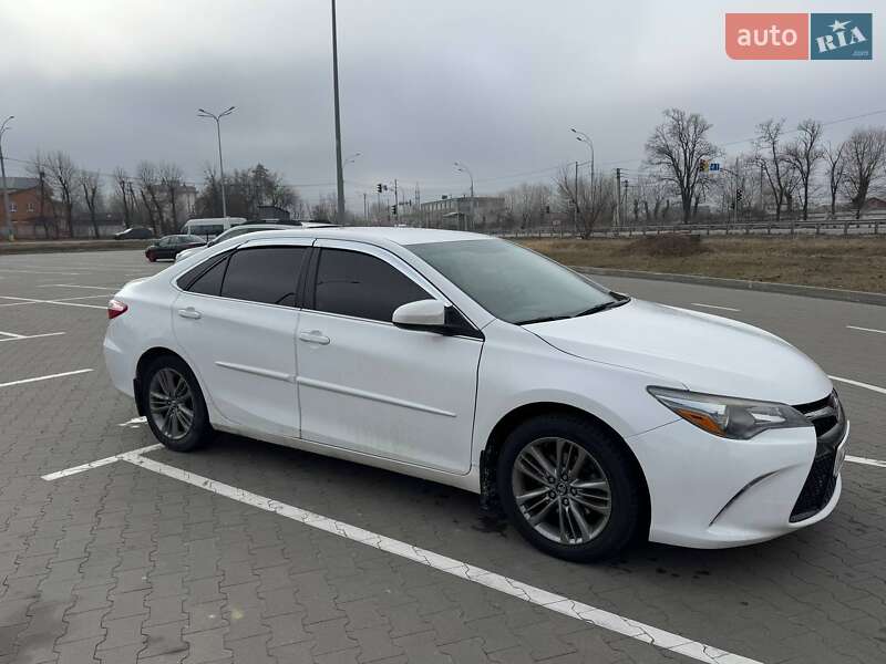 Седан Toyota Camry 2016 в Новых Петровцах