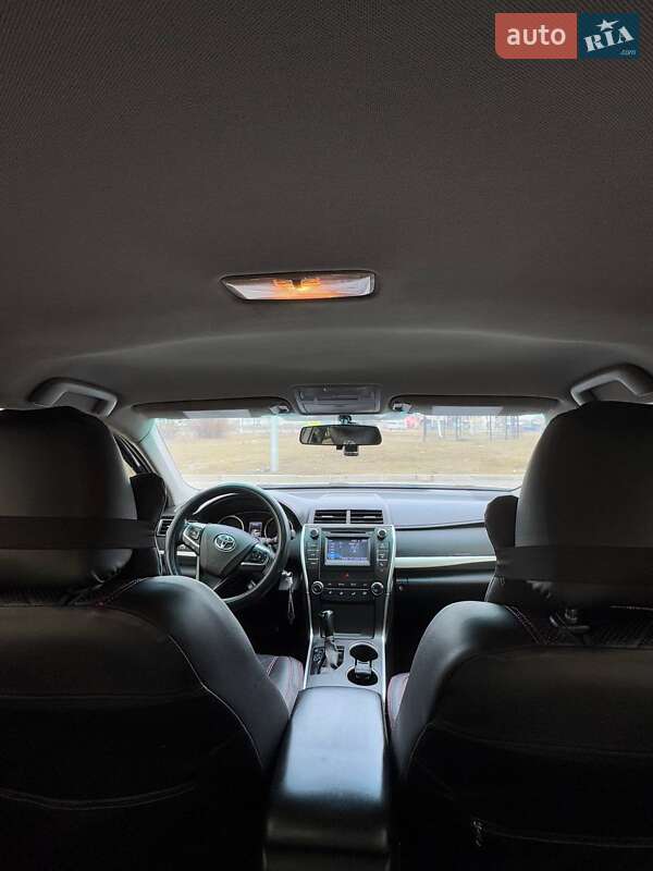 Седан Toyota Camry 2016 в Новых Петровцах