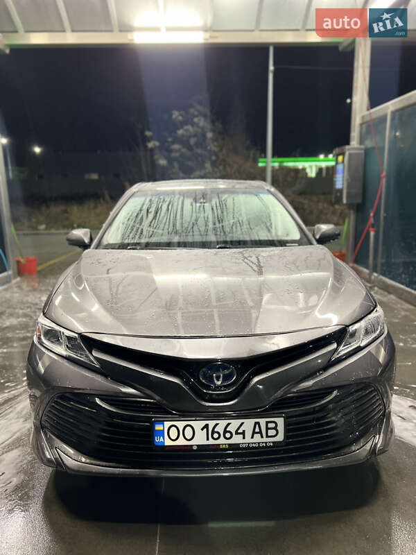 Toyota Camry 2019