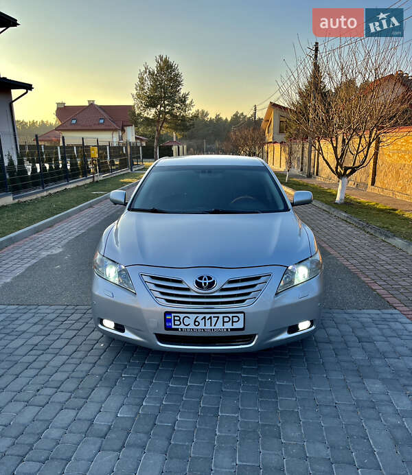 Седан Toyota Camry 2008 в Львові