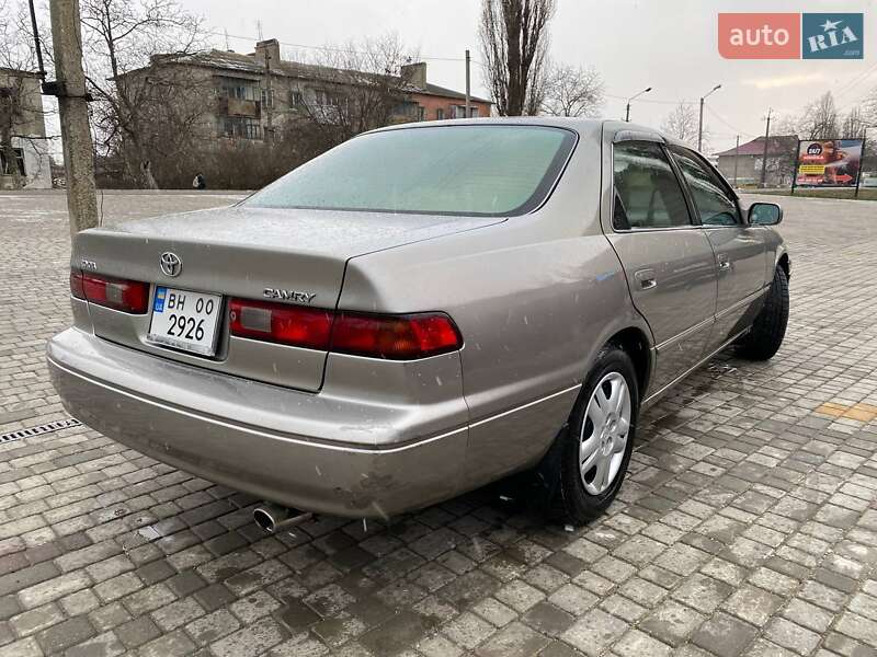 Седан Toyota Camry 1999 в Раздельной