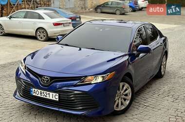 Седан Toyota Camry 2018 в Львові