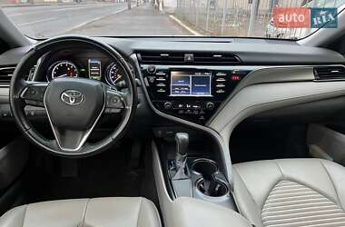 Седан Toyota Camry 2018 в Харькове