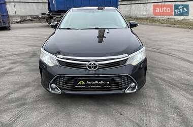 Седан Toyota Camry 2015 в Киеве