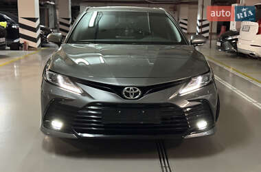 Седан Toyota Camry 2023 в Києві