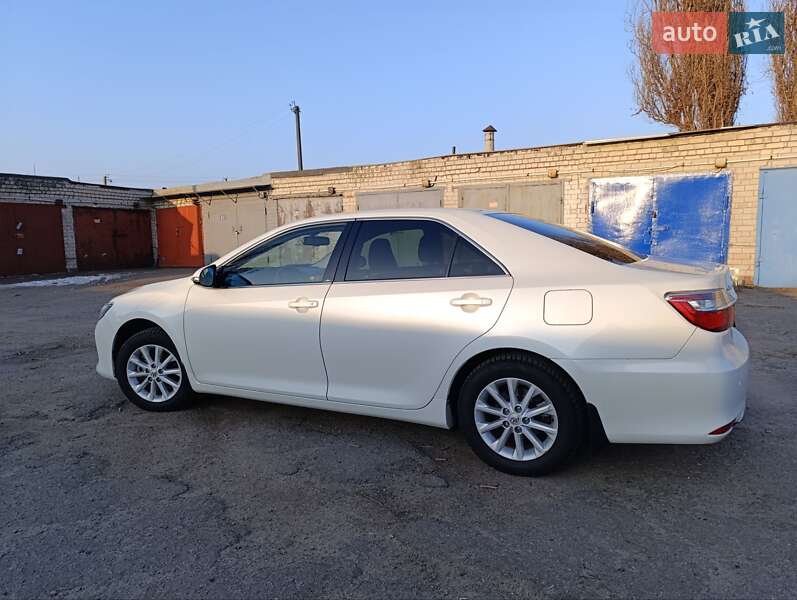 Седан Toyota Camry 2017 в Кременчуге