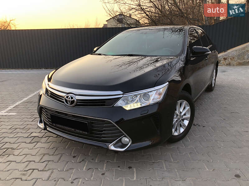 Седан Toyota Camry 2015 в Виннице