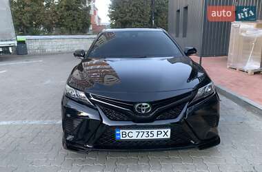 Седан Toyota Camry 2022 в Львове