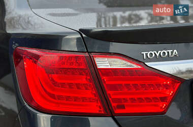 Седан Toyota Camry 2014 в Днепре