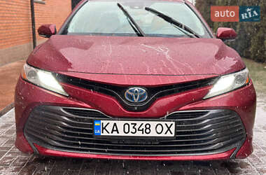 Седан Toyota Camry 2018 в Киеве