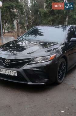 Седан Toyota Camry 2017 в Полтаве