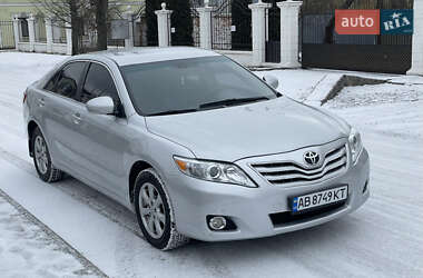 Седан Toyota Camry 2010 в Виннице