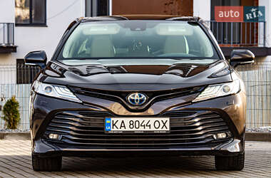 Седан Toyota Camry 2019 в Львове