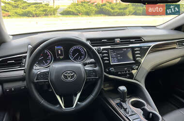 Седан Toyota Camry 2017 в Киеве