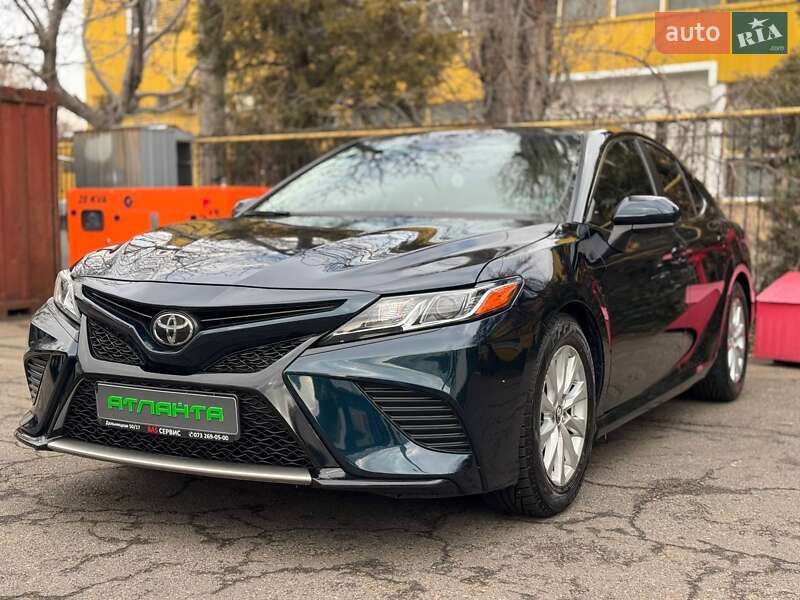 Седан Toyota Camry 2017 в Одессе