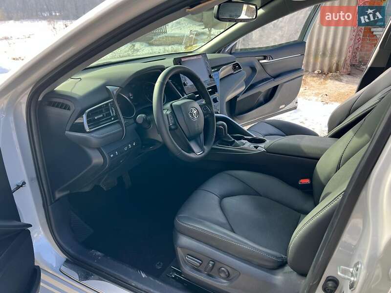 Седан Toyota Camry 2024 в 