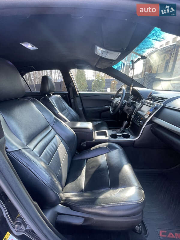 Седан Toyota Camry 2016 в Киеве
