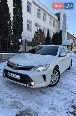 Седан Toyota Camry 2015 в Полтаве