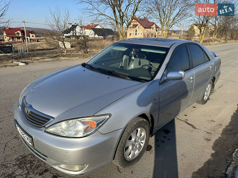 Седан Toyota Camry 2004 в Львове