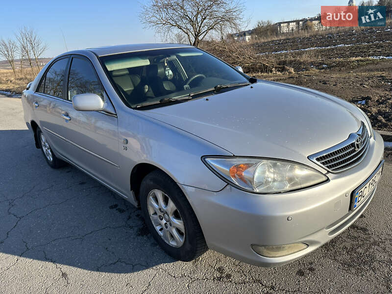 Седан Toyota Camry 2004 в Львове