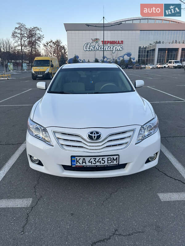 Седан Toyota Camry 2011 в Броварах