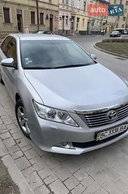 Седан Toyota Camry 2013 в Львові