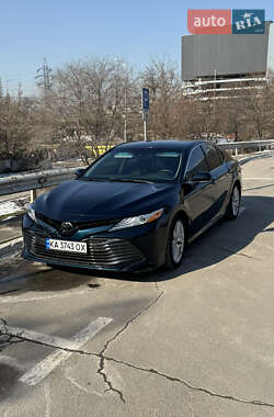 Седан Toyota Camry 2018 в Києві