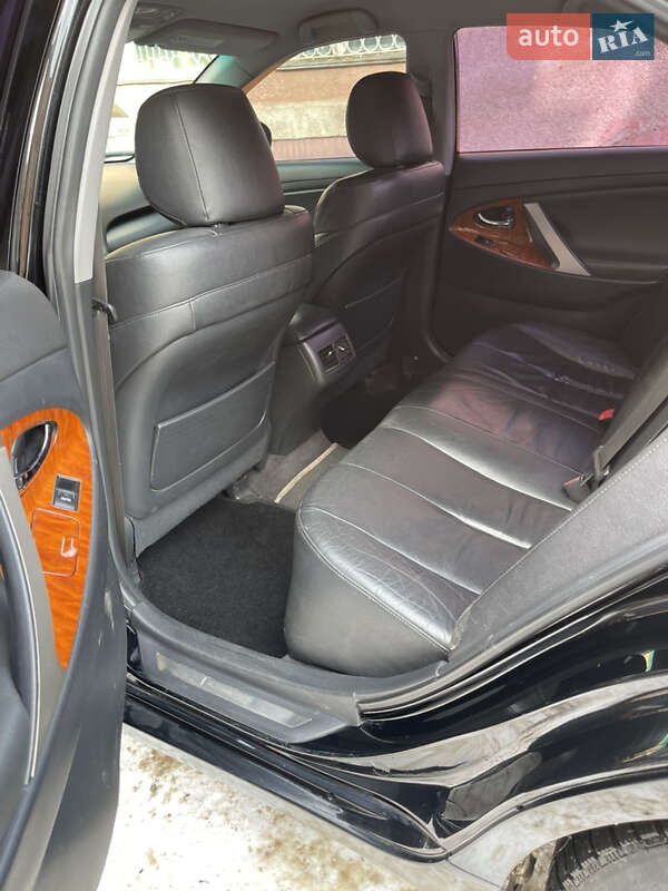 Седан Toyota Camry 2009 в Сумах