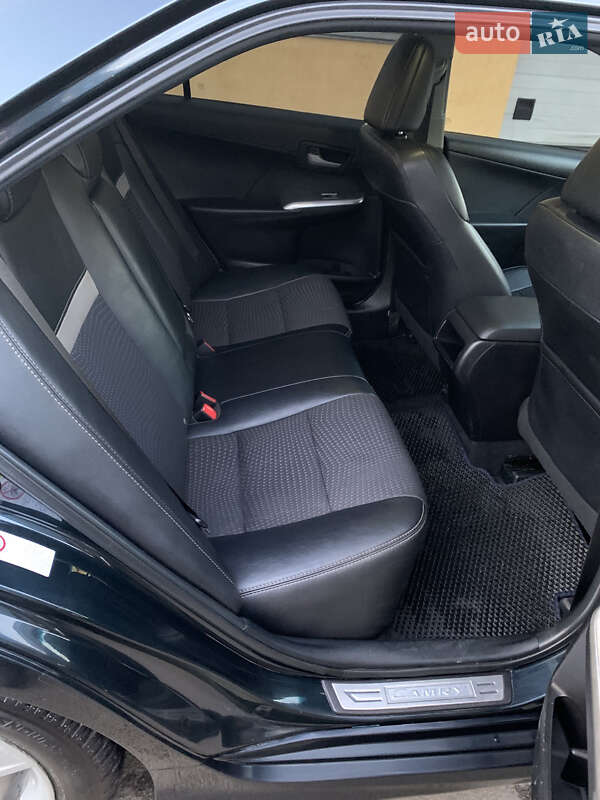 Седан Toyota Camry 2014 в Киеве