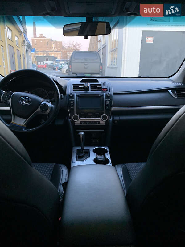 Седан Toyota Camry 2014 в Киеве