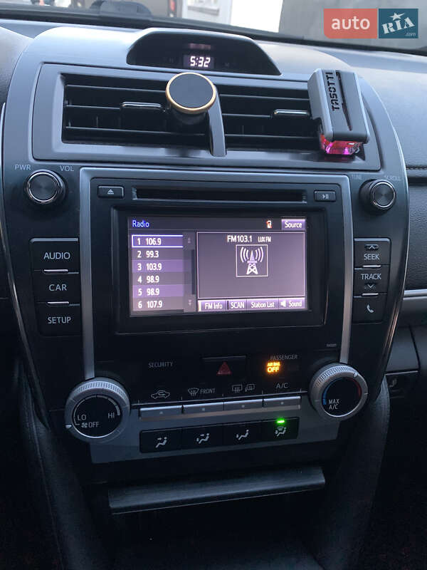 Седан Toyota Camry 2014 в Киеве