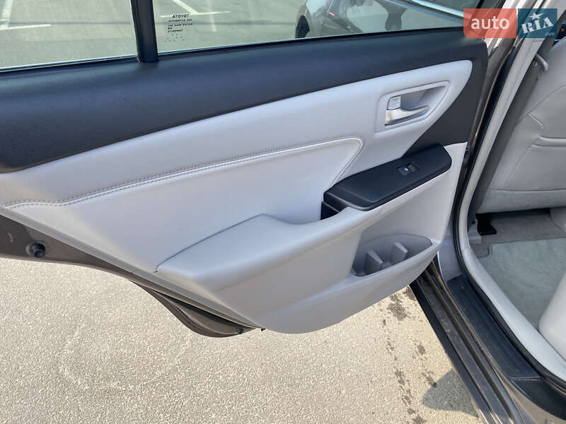 Седан Toyota Camry 2017 в Києві