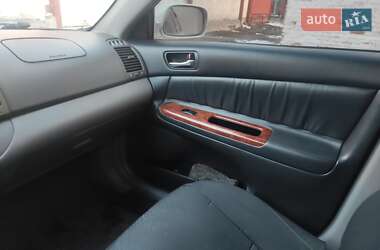 Седан Toyota Camry 2004 в 