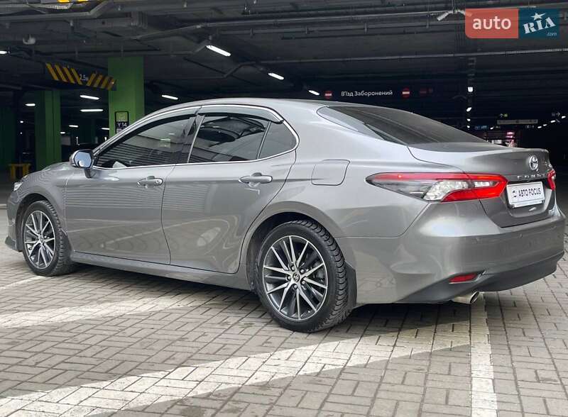 Седан Toyota Camry 2021 в Києві