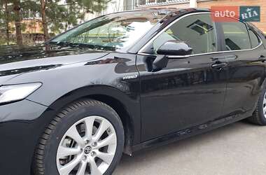 Седан Toyota Camry 2019 в 