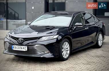 Седан Toyota Camry 2019 в Києві