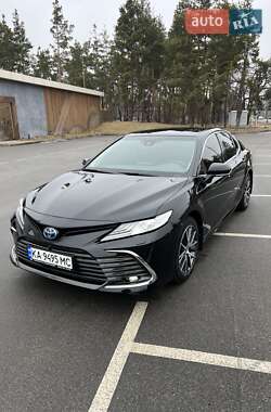 Седан Toyota Camry 2023 в Киеве