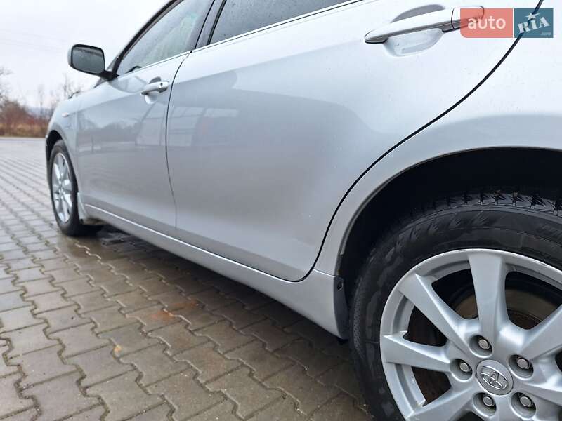 Седан Toyota Camry 2008 в Чернівцях