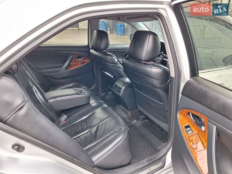 Седан Toyota Camry 2008 в Чернівцях