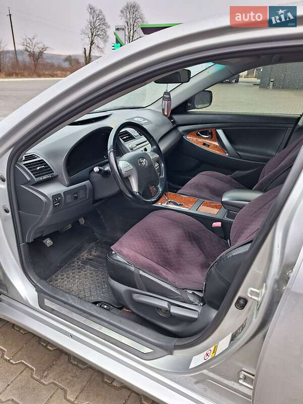 Седан Toyota Camry 2008 в Чернівцях