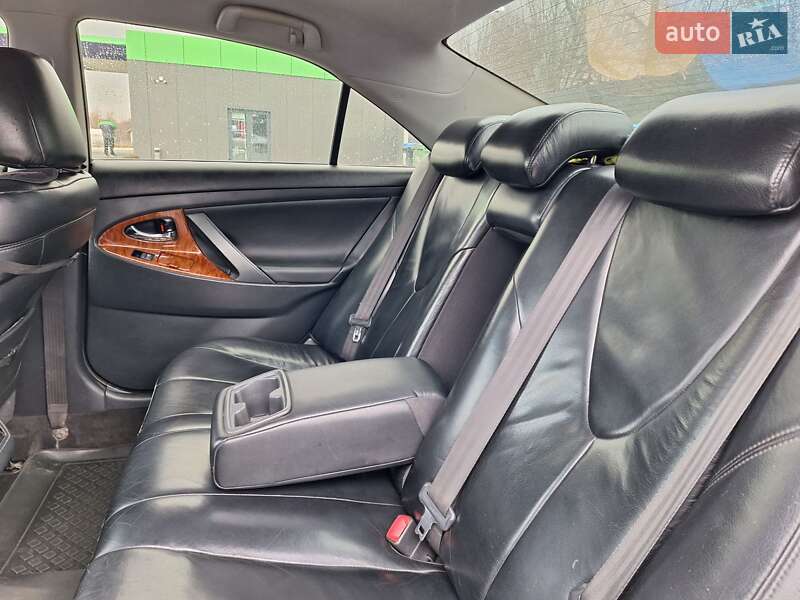 Седан Toyota Camry 2008 в Чернівцях